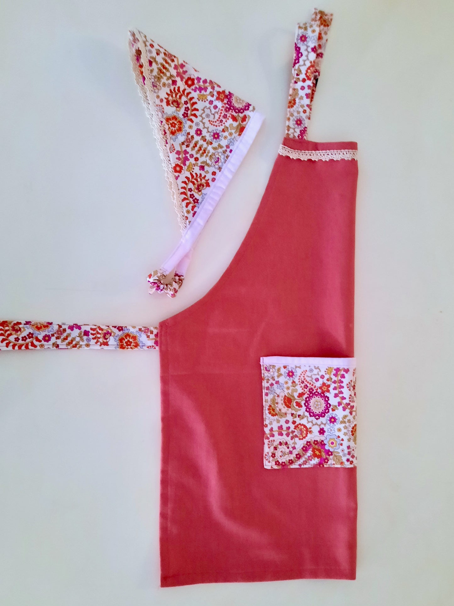 Kids Apron/3 sizes Free Pattern.