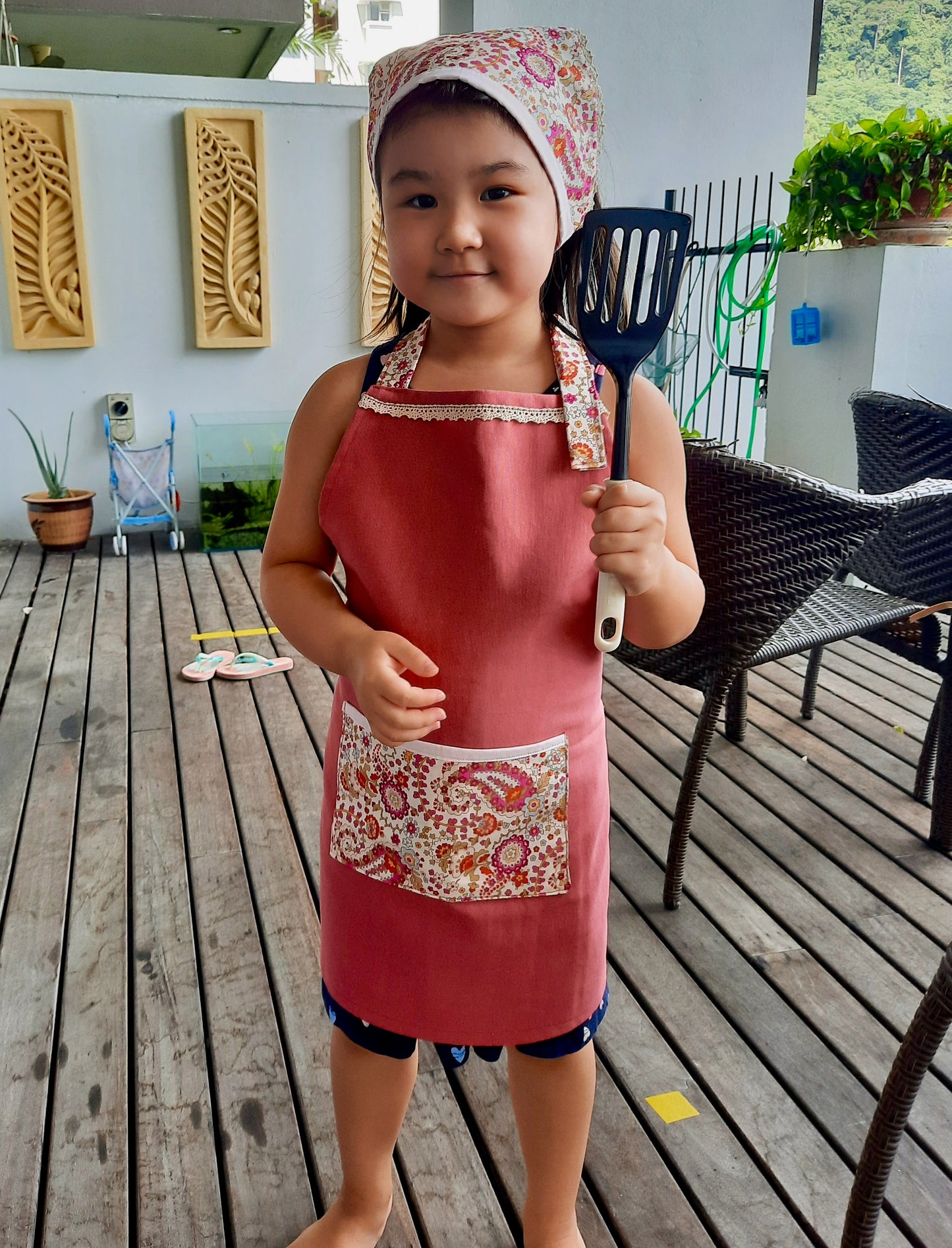 Kids Apron/3 sizes Free Pattern.